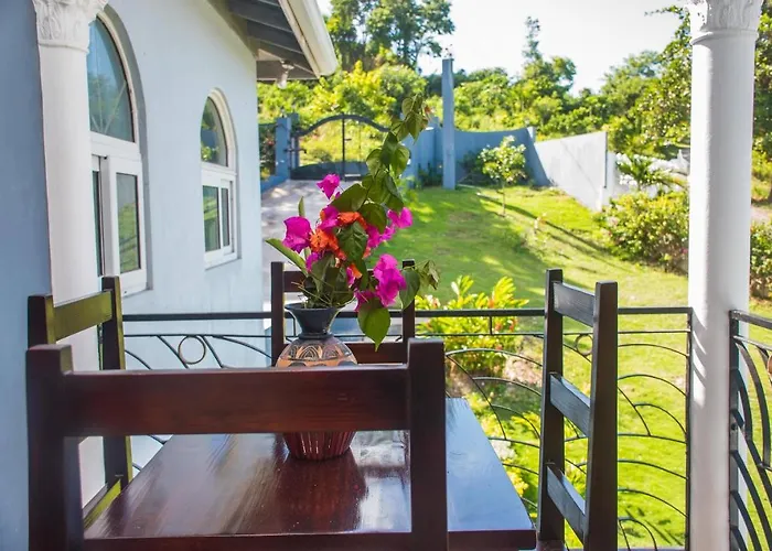 Holiday home Runaway To Tranquility, Overlooking The Bay Runaway Bay